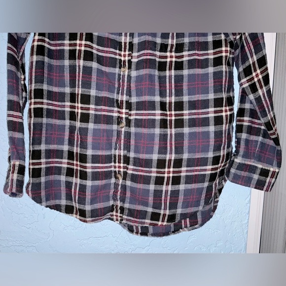 American Eagle Outfitters Boyfriend Fit Casual Button Down Shirt - Picture 4 of 10